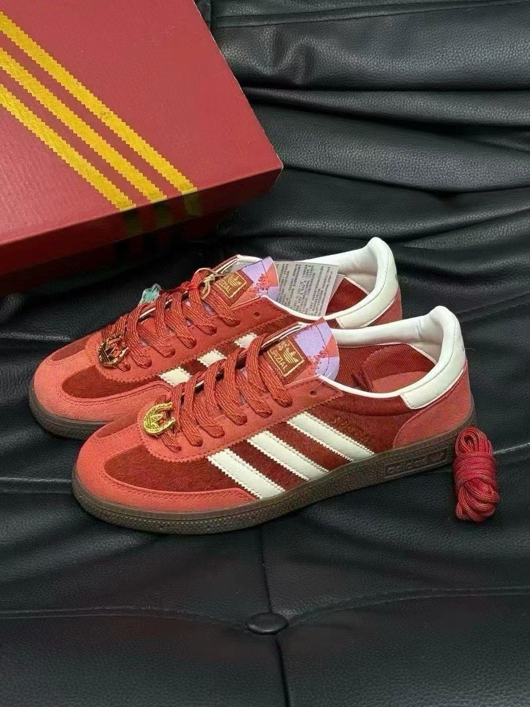 1. 用一双红鞋,赴新年之约,愿日子红火